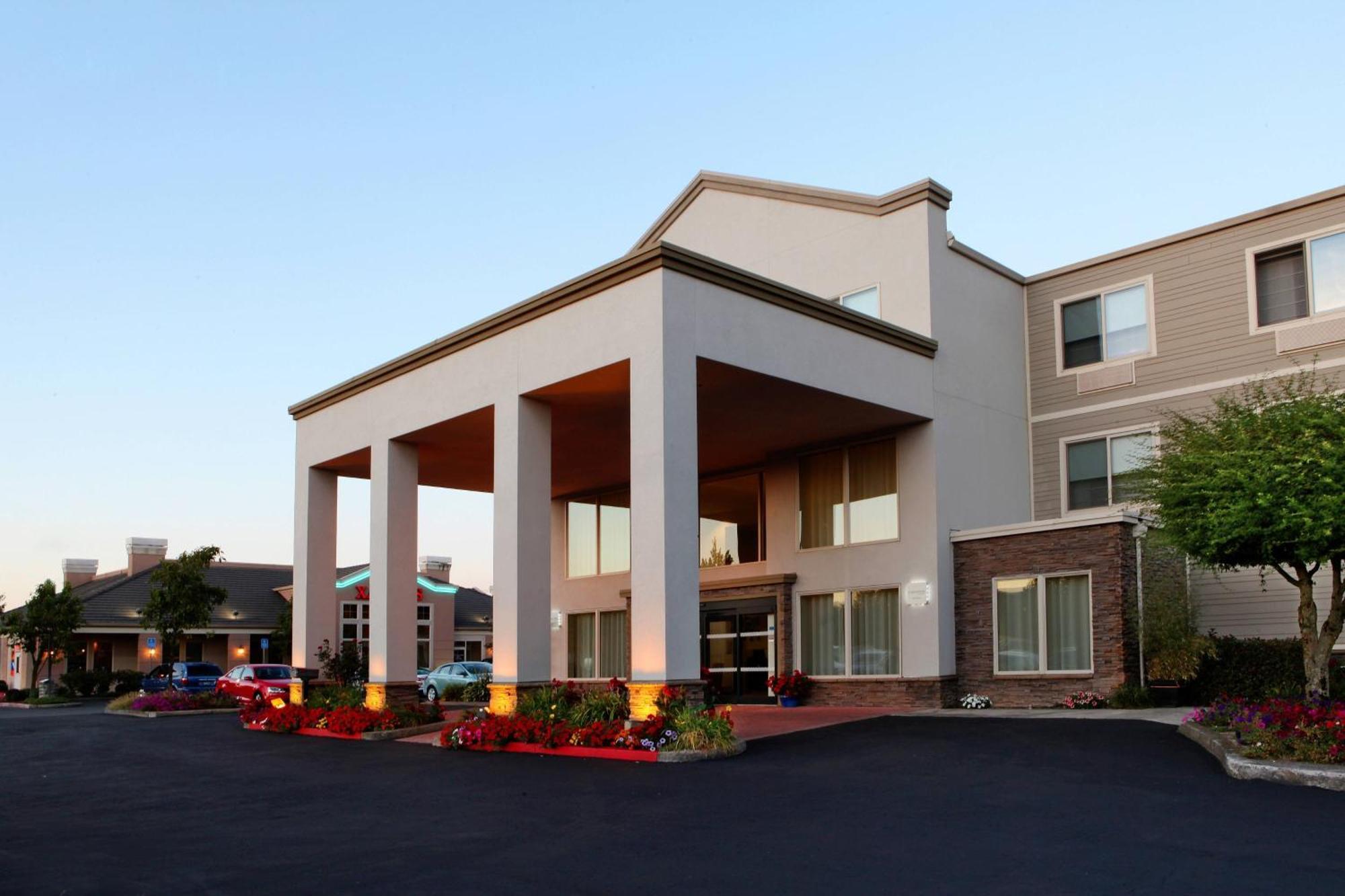 Four Points By Sheraton Portland East Fairview Esterno foto