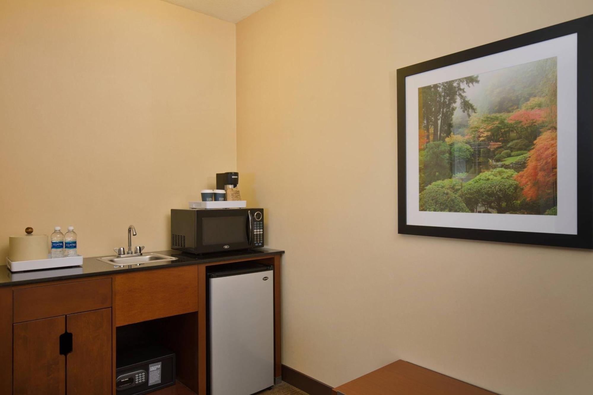 Four Points By Sheraton Portland East Fairview Esterno foto