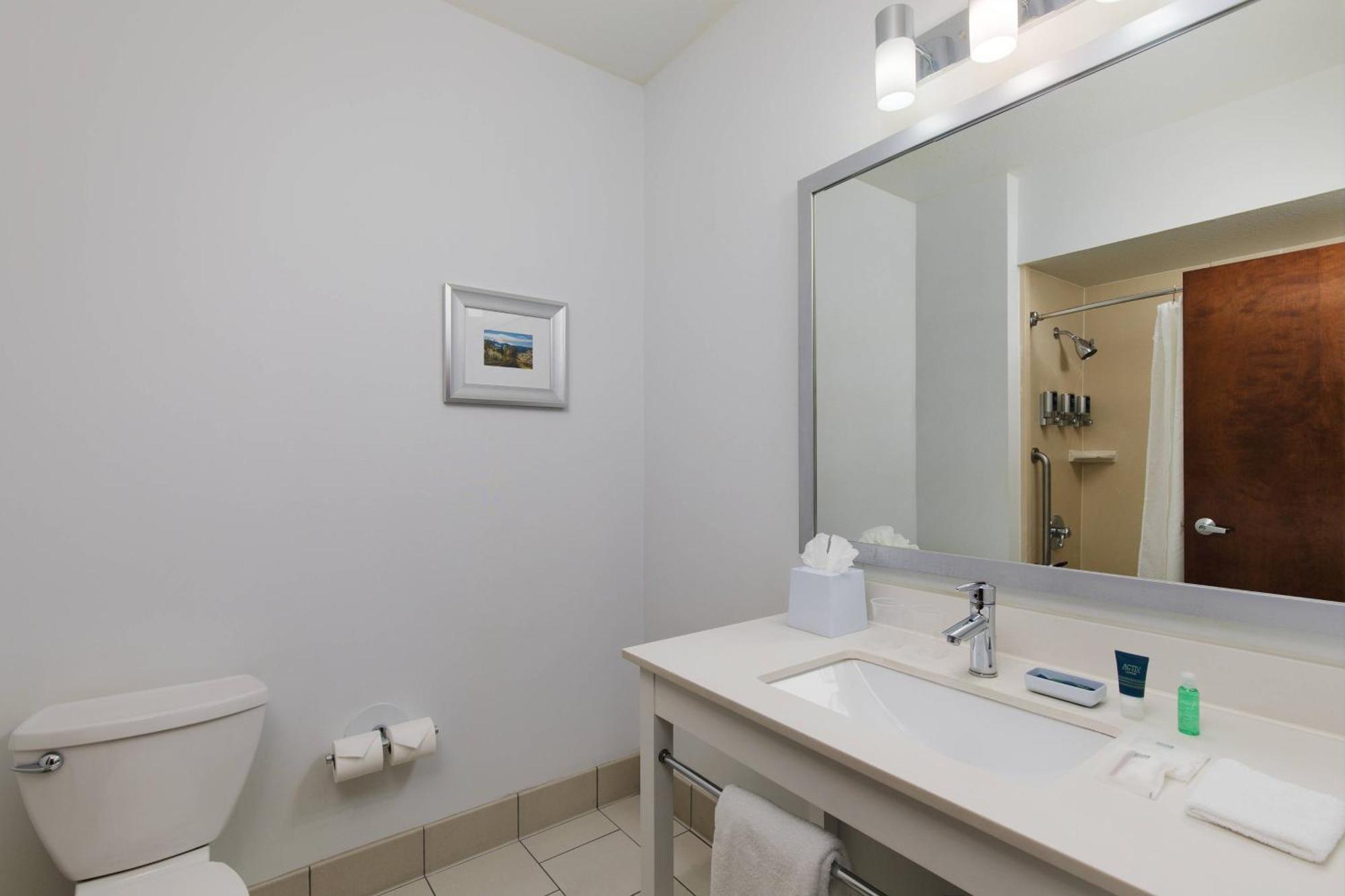 Four Points By Sheraton Portland East Fairview Esterno foto