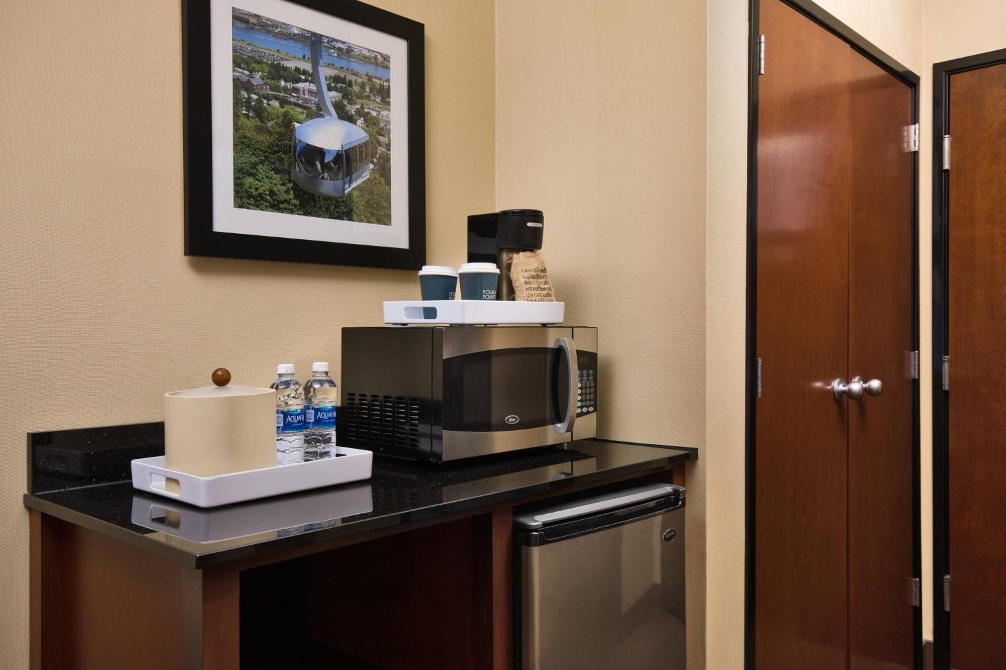 Four Points By Sheraton Portland East Fairview Esterno foto