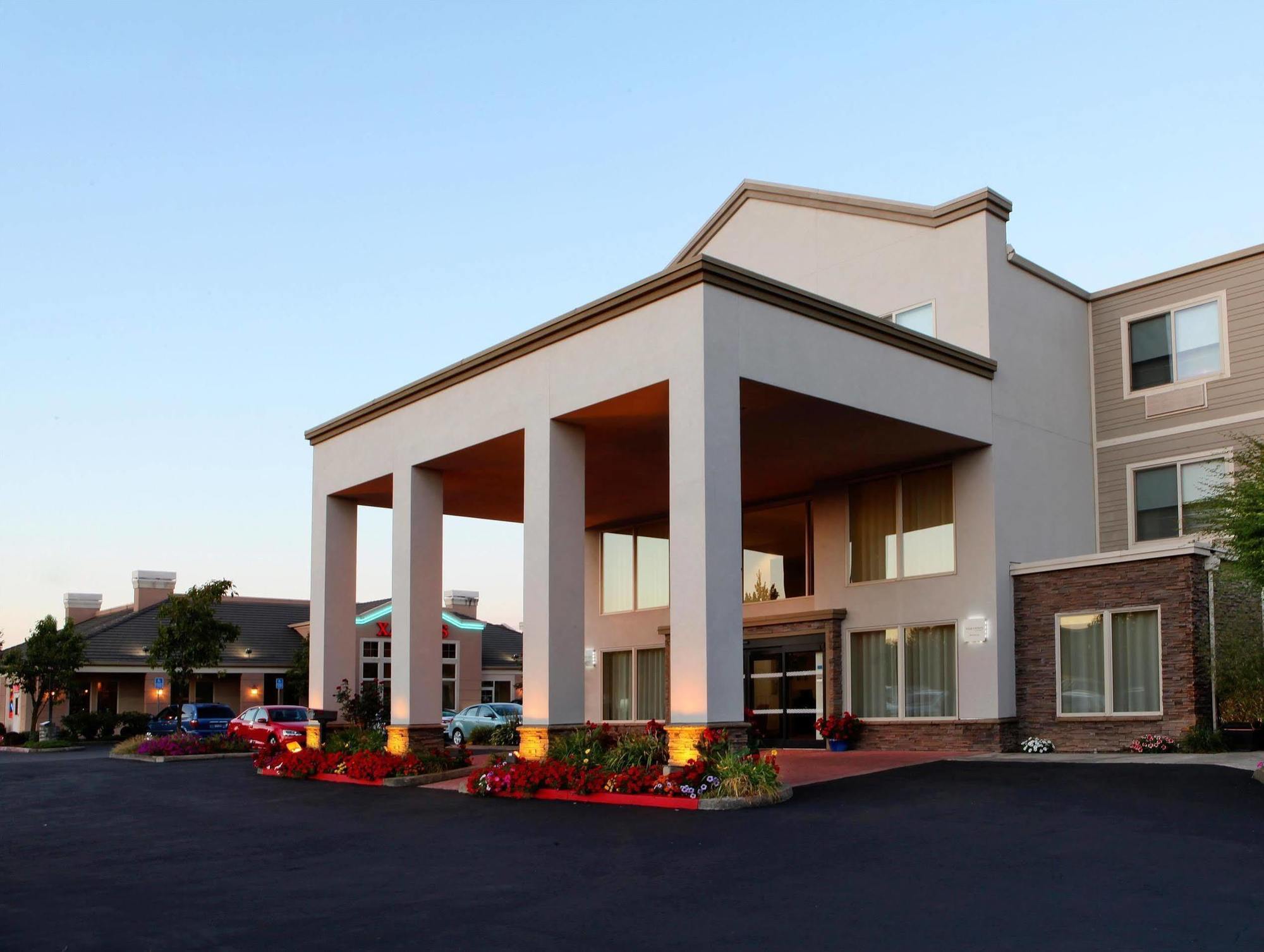 Four Points By Sheraton Portland East Fairview Esterno foto